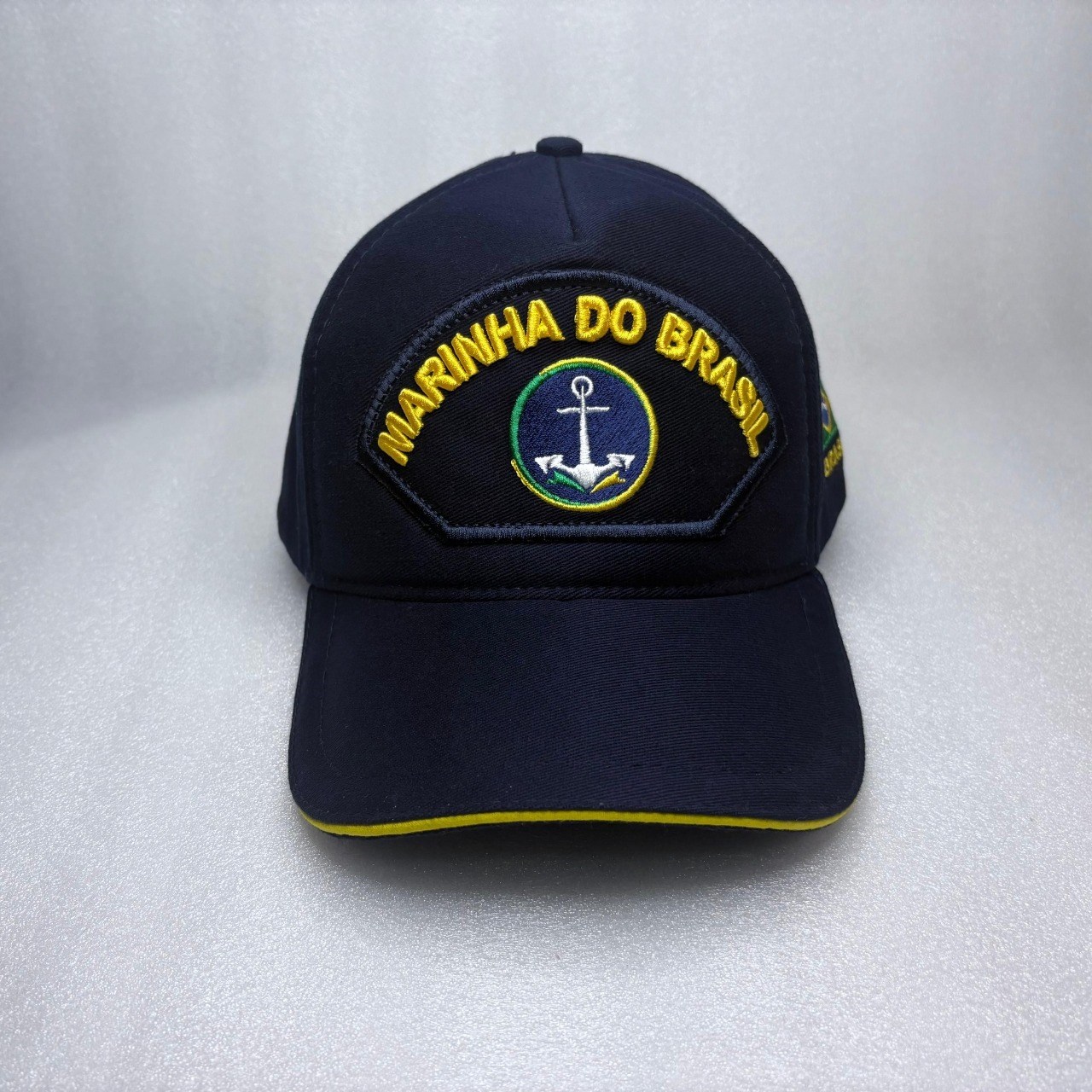 Boné modelo Americano, com logotipo da Marinha.