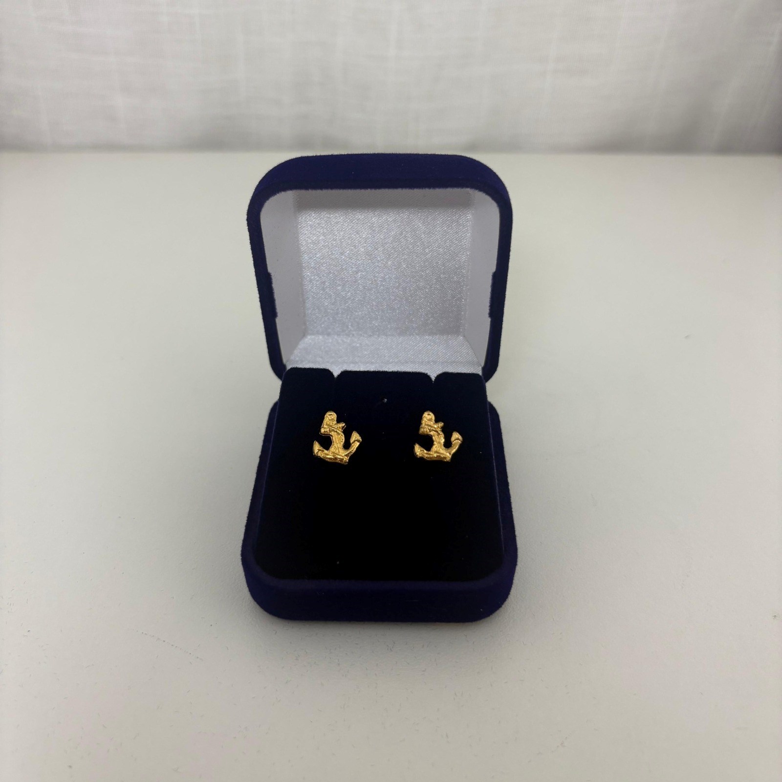 Brinco Formato Âncora com estojo veludo 