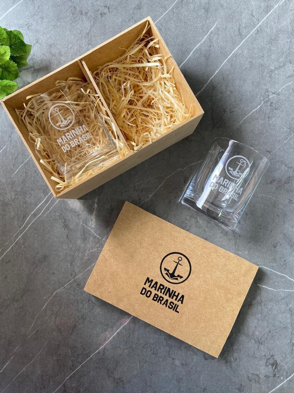 Copos de cristal para uísque com estojo personalizado de MDF natural