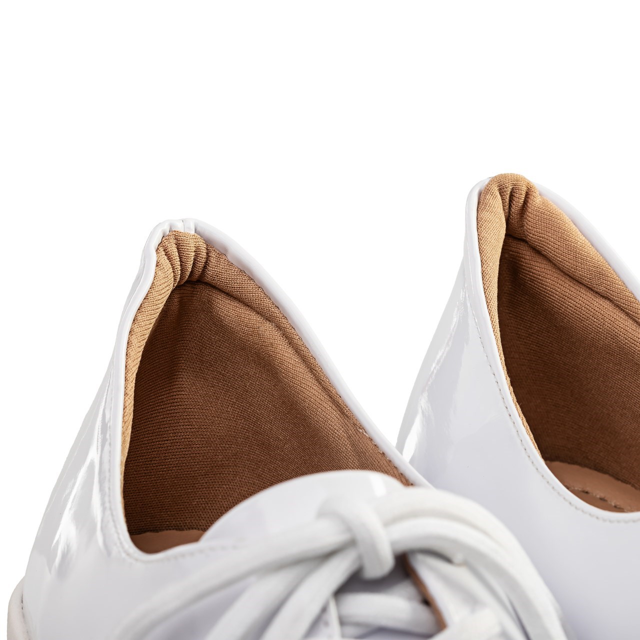 SAPATO SOCIAL DE CADARÇO BRANCO VERNIZ PICCADILLY