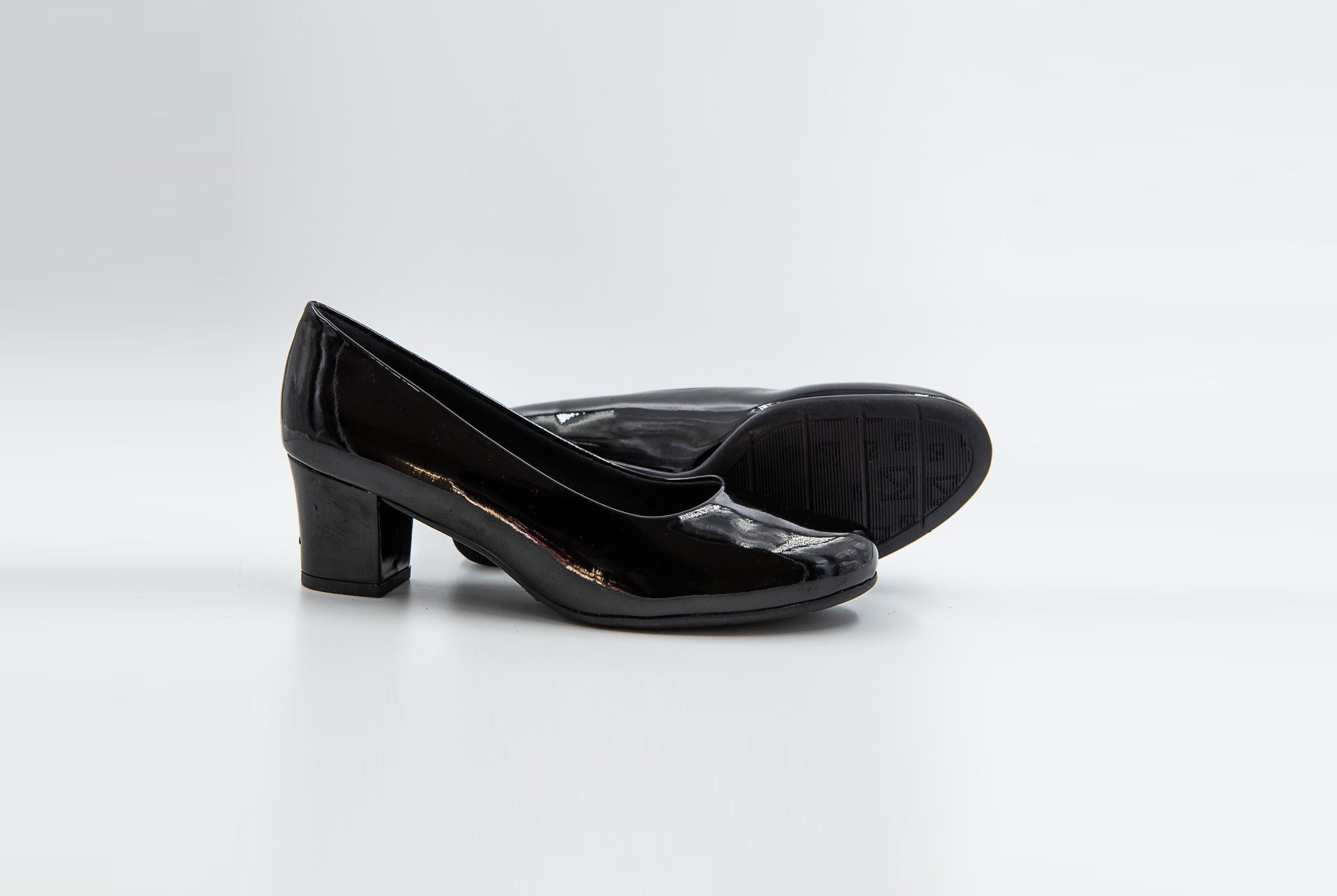 SAPATO SCARPIN PRETO VERNIZ SALTO 5 CM PICCADILLY